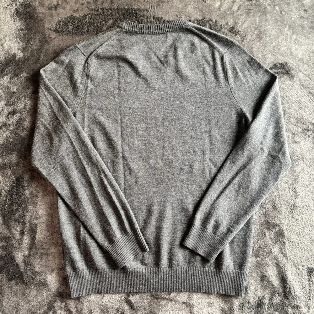 Banana Republic Mens Gray Extra Fine Merino Wool V-Neck Sweater‎ Large RN54023